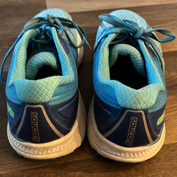 Saucony Everun Guide 10 SZ 9.5 running shoes. Gently worn. Great condition. - Picture 3 of 6